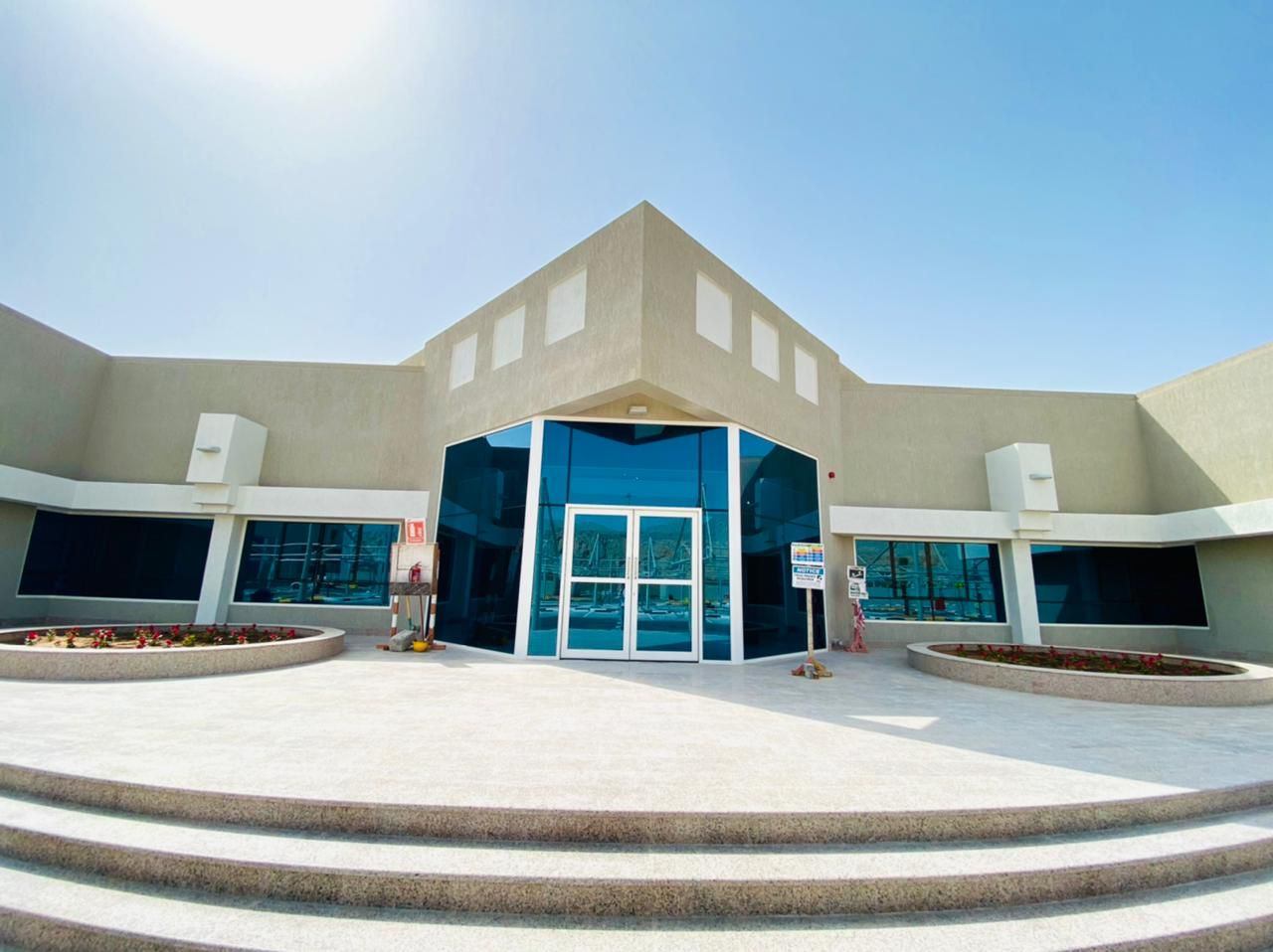 Structural Glazing & Glass Facades 8 Glazed public building entrance with steps - Zealcon