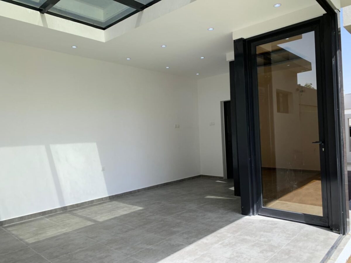 Frameless Folding Doors 12 Frameless Folding Doors in Dubai - photo 4