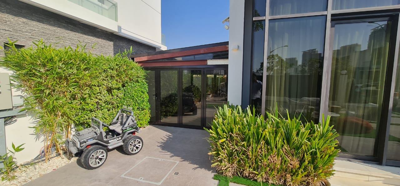 Ras Al Khaimah 13 Full-height glass enclosure at a villa side entrance - Zealcon