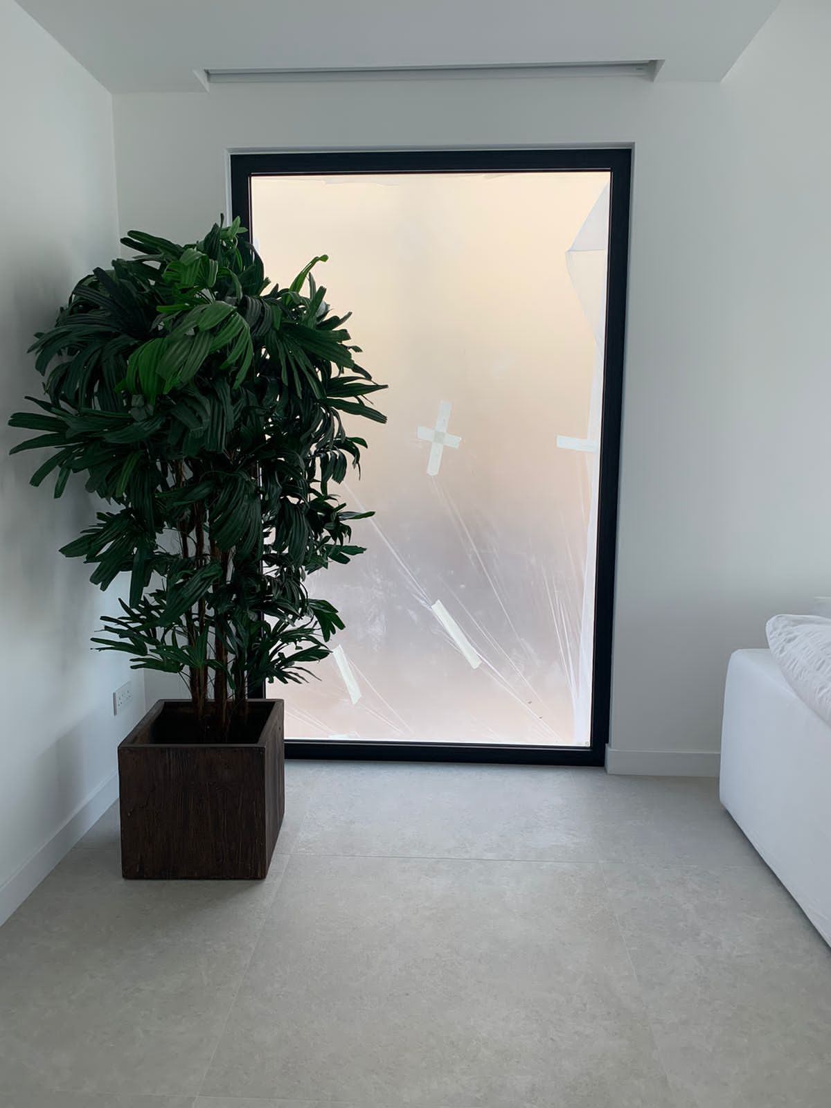 Pivot Doors 8 Frosted fixed glass panel with black frame - Zealcon