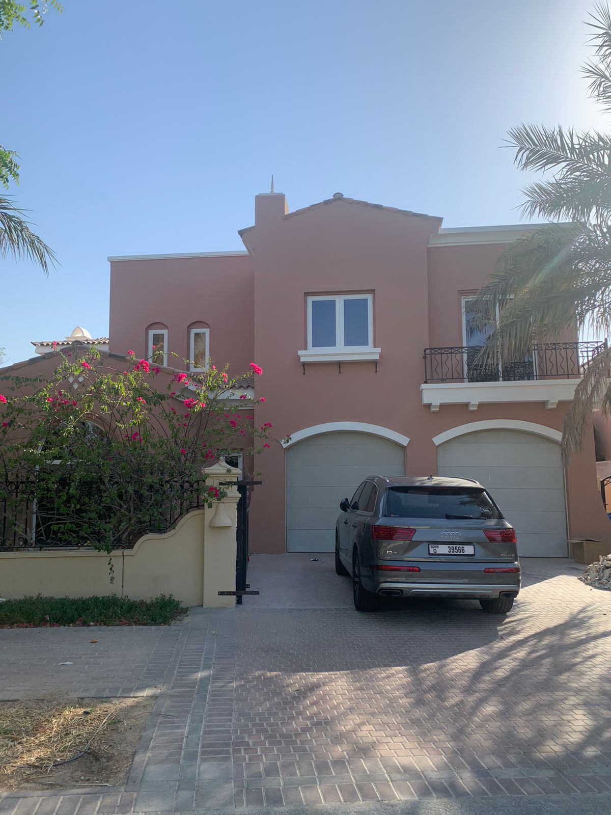 Aluminium Pergolas 5 Villa with arched entrance and garage in pink render - Zealcon